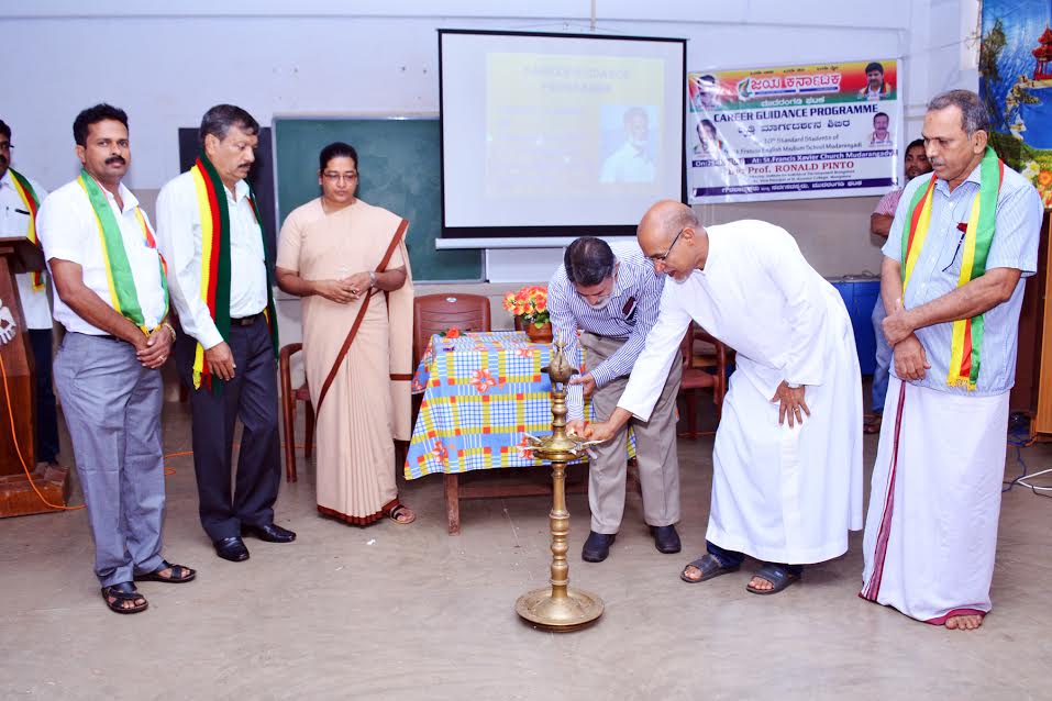 Jaya Karnataka Mudarangadi unit organized Career Guidance seminar at St. Francis High School